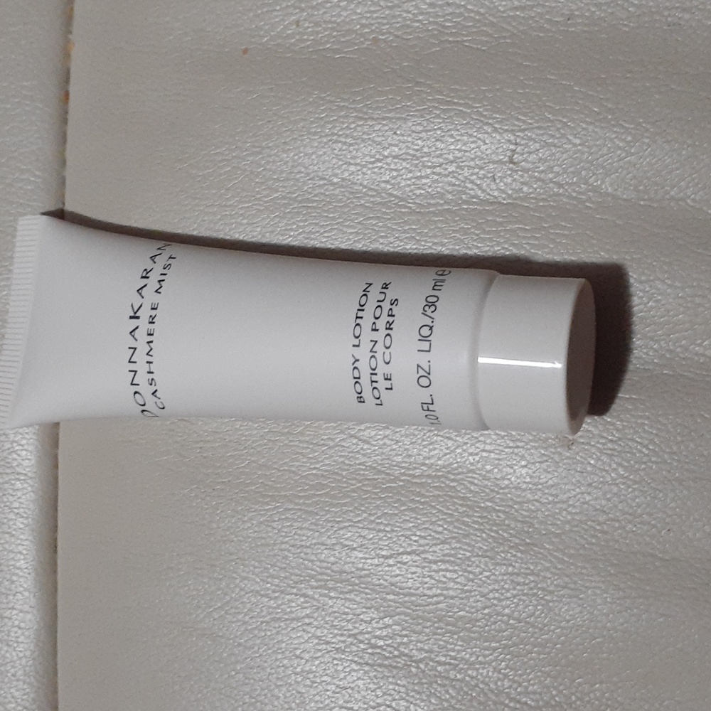 Donna karan cashmere mist lotion